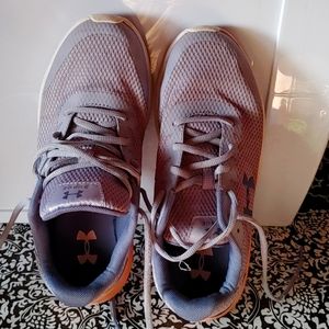 Under Armour Youth tennis shoes